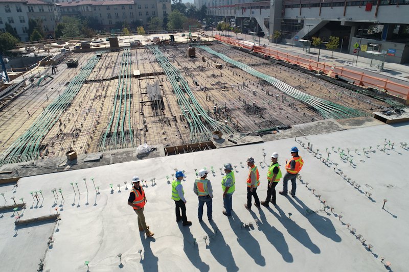 Obra de engenharia civil em andamento
